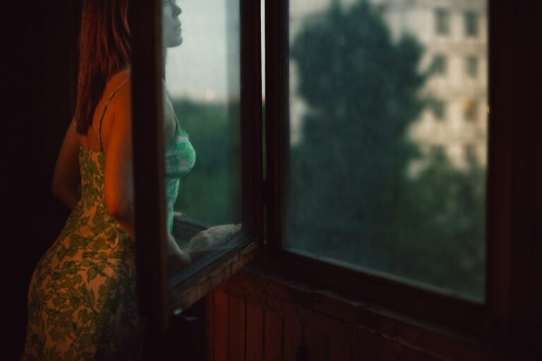 Survivor looking toward the light, healing from narcissistic abuse with the REBUILD program